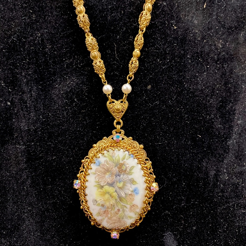 Vintage ornate floral Aurora borealis Necklace